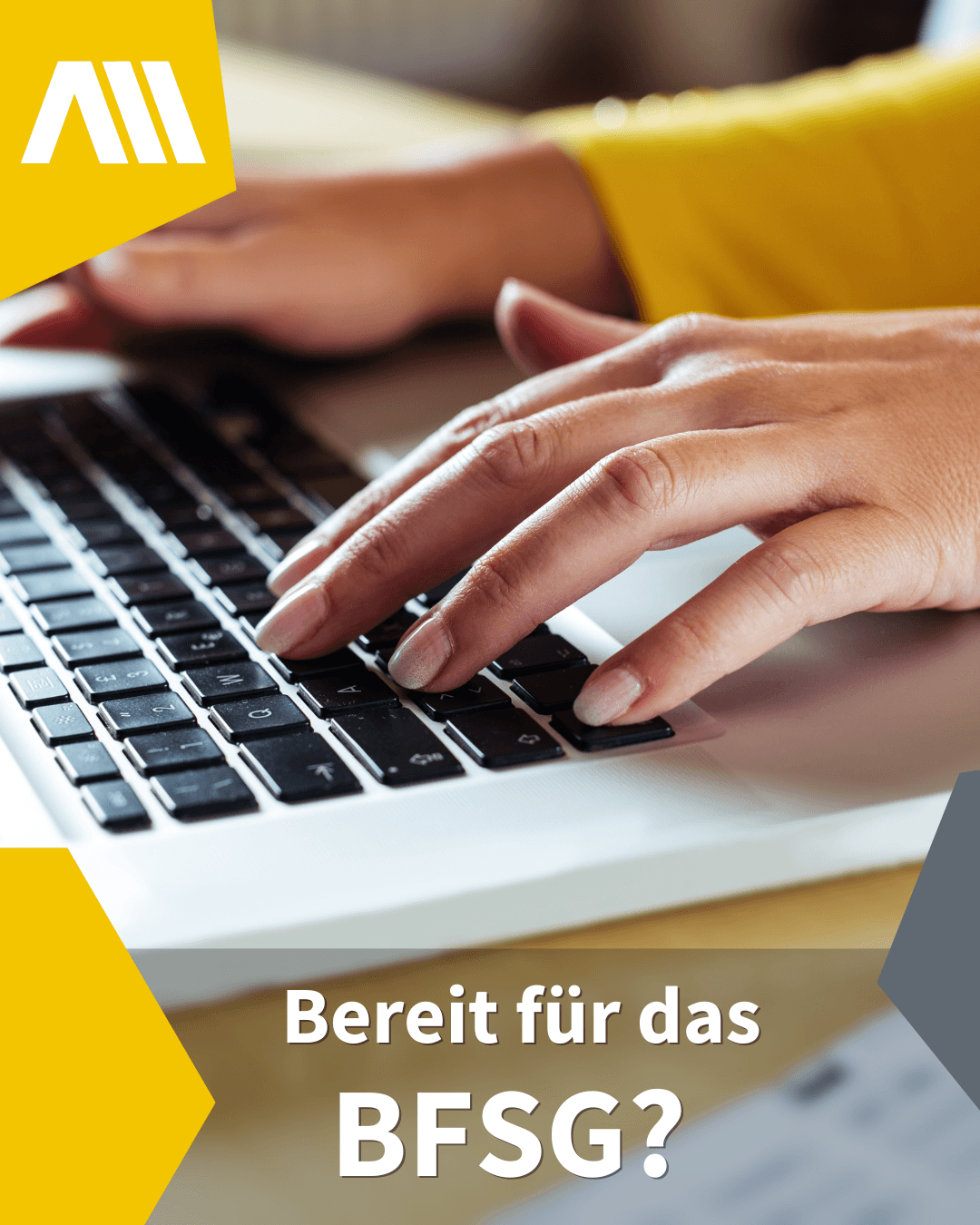 Person, die die Tastatur eines Laptops nutzt 