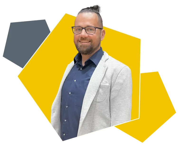 Sebastian Lorenz – SEO AEO GEO Experte Portrait von Sebastian Lorenz, SEO- und Content-Experte bei der AM GmbH.