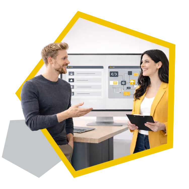 Planung und Entwicklung einer individuellen Softwarelösung Zwei IT-Fachpersonen planen gemeinsam eine individuelle Softwarelösung am Bildschirm.